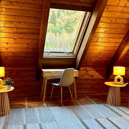 Snoe Apartment Escarrilla